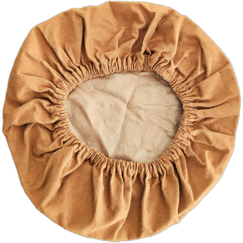 Deze uitwasbare muts met gesealde binnenkant zorgt er voor dat het aangebrachte product niet kan uitdrogen tijdens het inwerkproces. Ideaal bij detoxen, plantenkleuringen, deep conditioning en maskers.